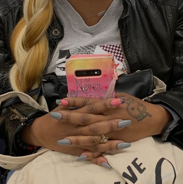 Unusual Hands In The Subway (35 pics)