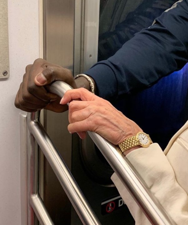 Unusual Hands In The Subway (35 pics)