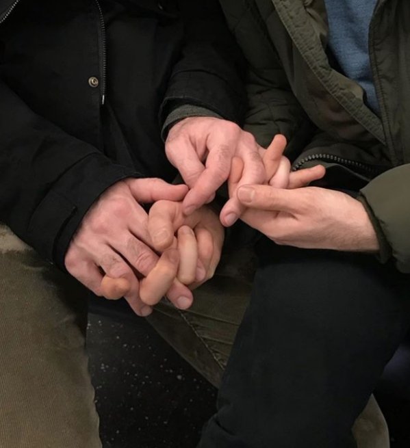 Unusual Hands In The Subway (35 pics)