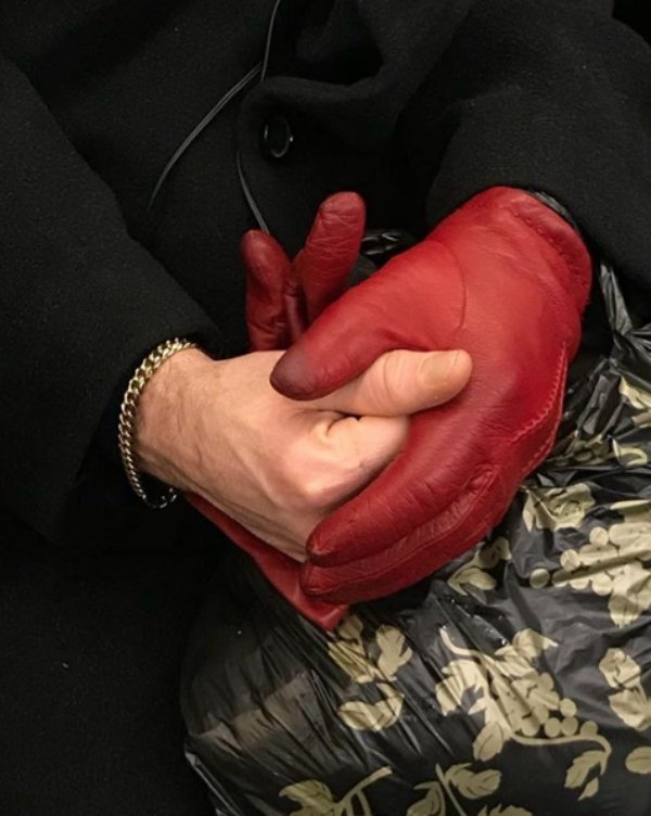 Unusual Hands In The Subway (35 pics)