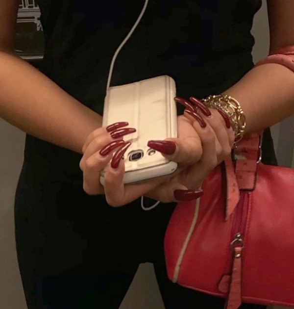 Unusual Hands In The Subway (35 pics)