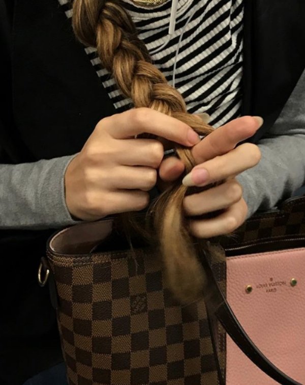 Unusual Hands In The Subway (35 pics)