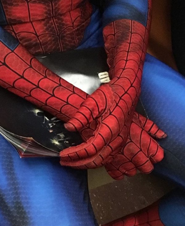 Unusual Hands In The Subway (35 pics)