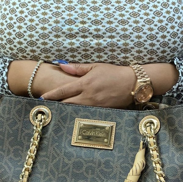 Unusual Hands In The Subway (35 pics)