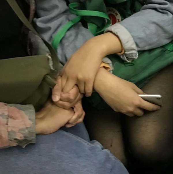 Unusual Hands In The Subway (35 pics)