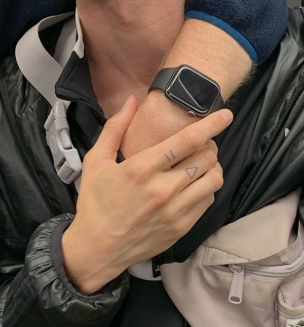 Unusual Hands In The Subway (35 pics)