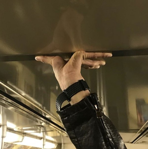 Unusual Hands In The Subway (35 pics)