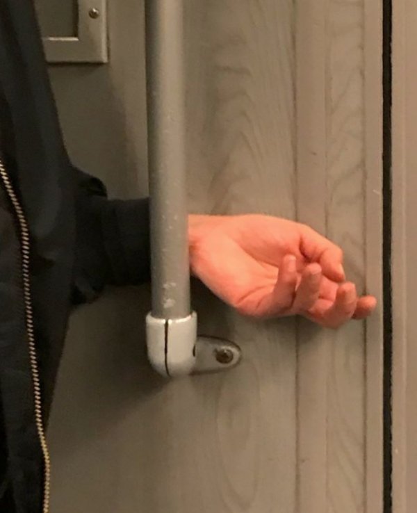 Unusual Hands In The Subway (35 pics)