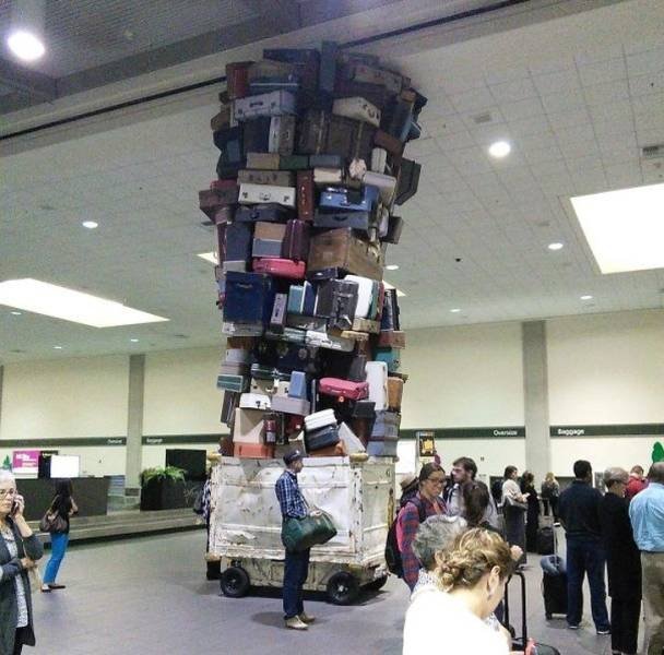 Strange Things In The Airports (44 pics)