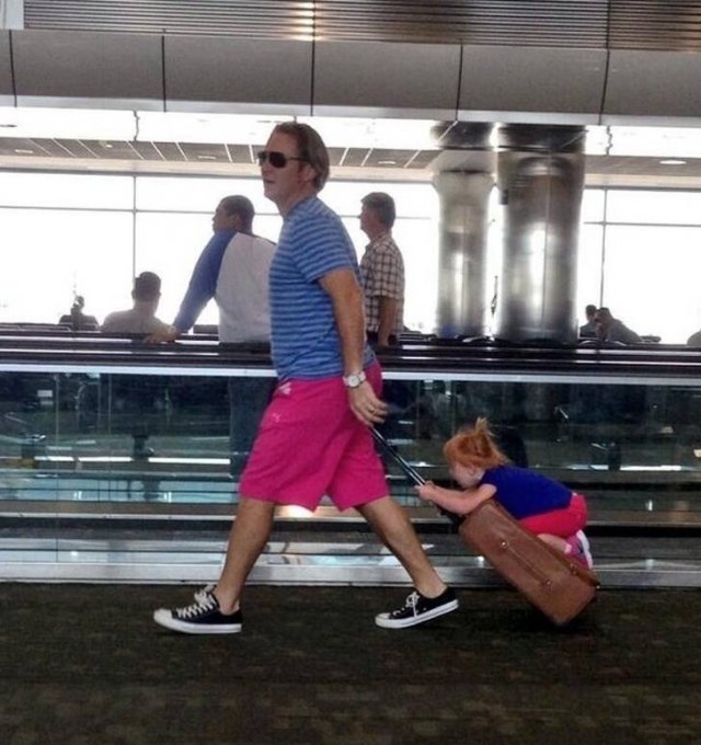 Strange Things In The Airports (44 pics)