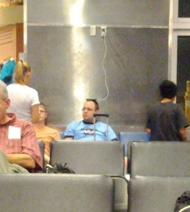 Strange Things In The Airports (44 pics)