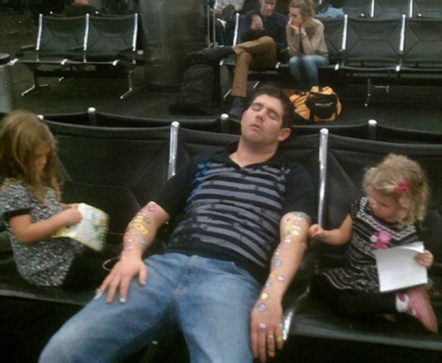 Strange Things In The Airports (44 pics)