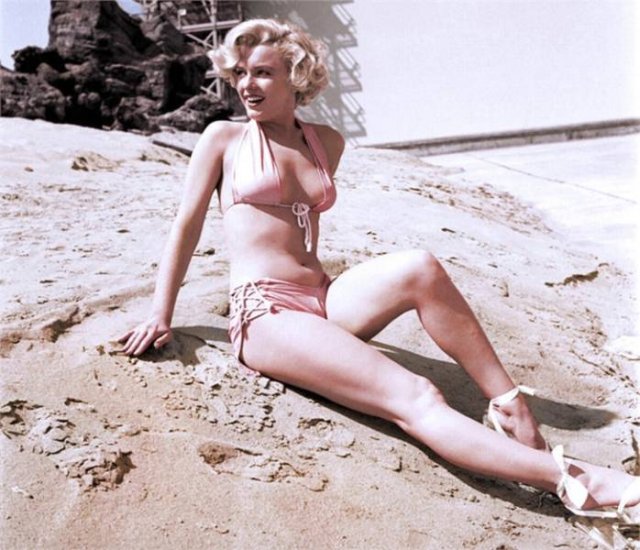 Colorized Black And White Photos (40 pics)