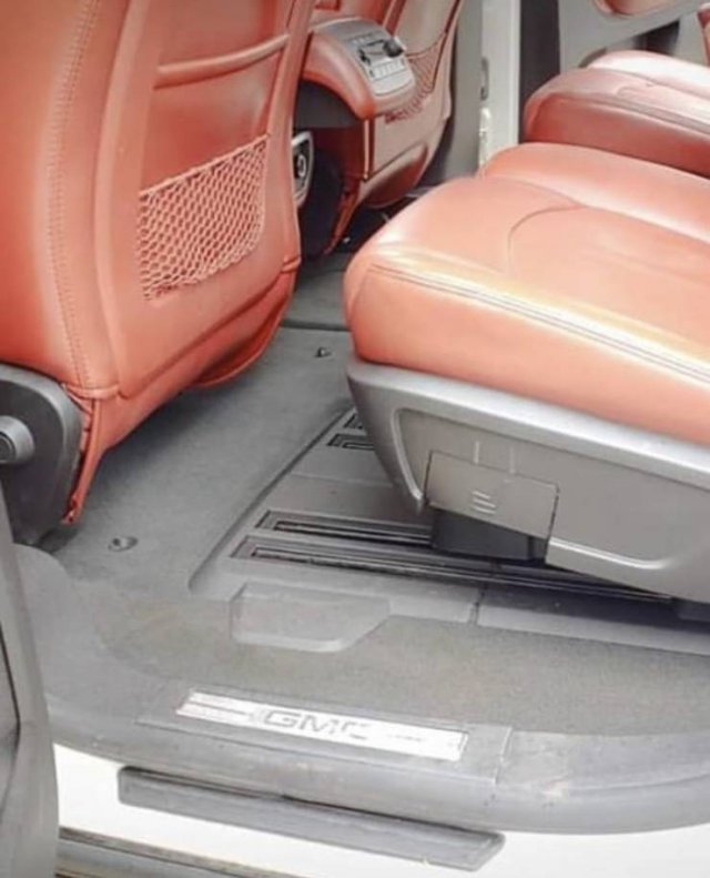 When Professionals Clean The Car (10 pics)