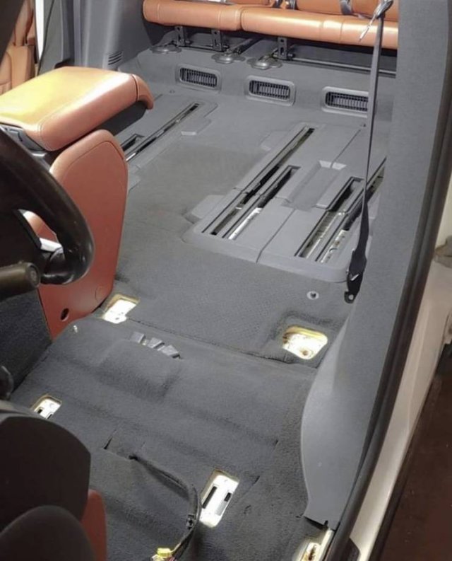 When Professionals Clean The Car (10 pics)