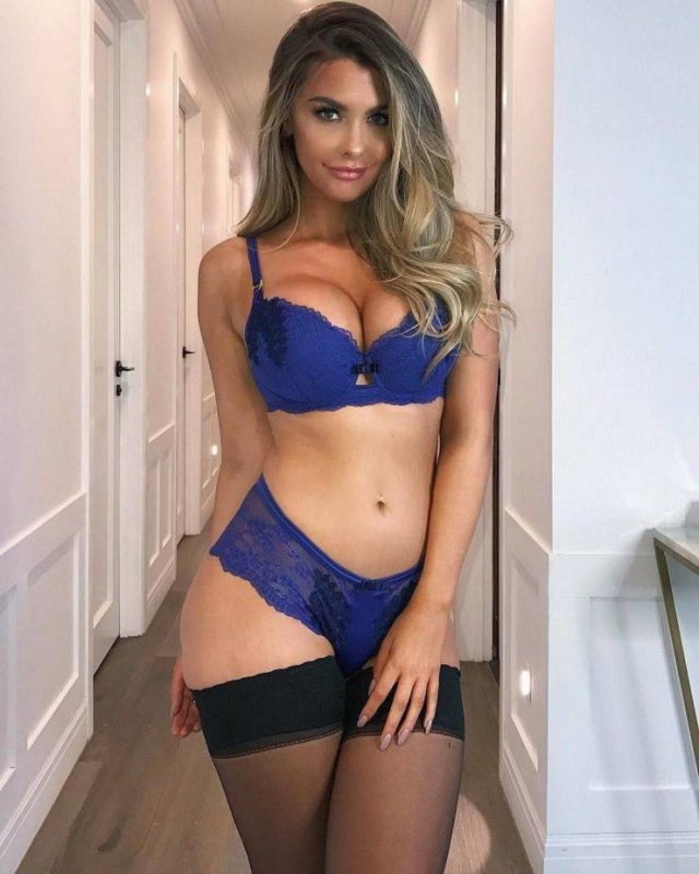 Girls In Lingerie (52 pics)