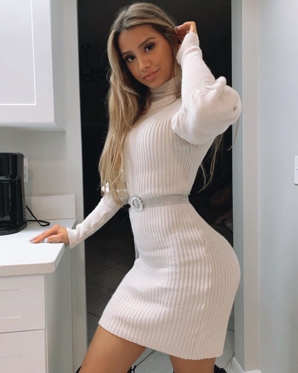Beauties In Tight Dresses (40 pics)
