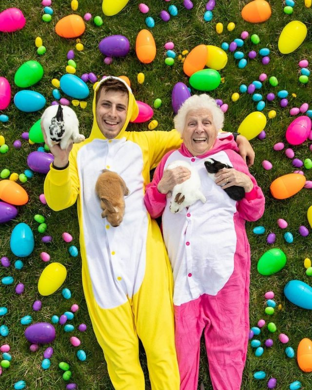 93-Year-Old Grandma And Her Grandson (30 pics)