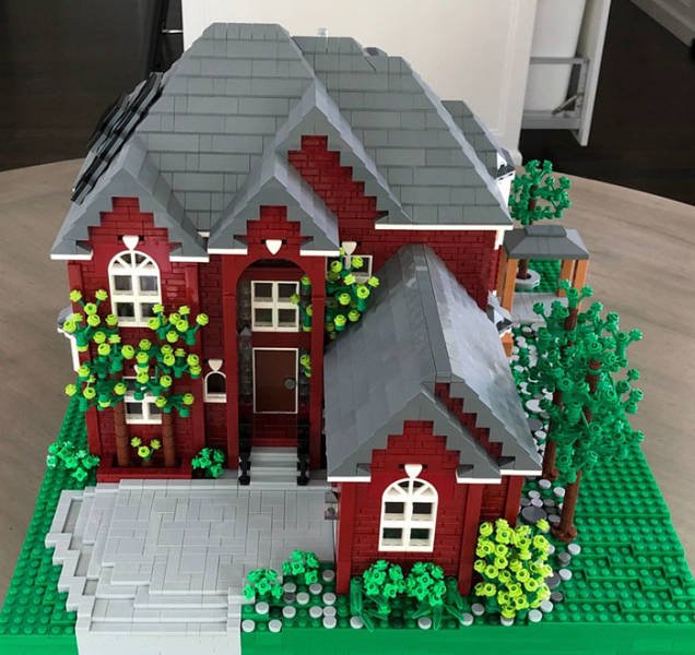 Designer Turns Real Homes Into LEGO Replicas (19 pics)