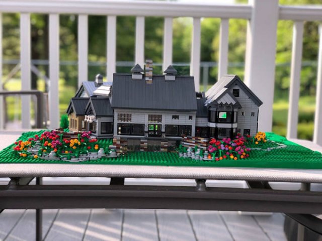 Designer Turns Real Homes Into LEGO Replicas (19 pics)