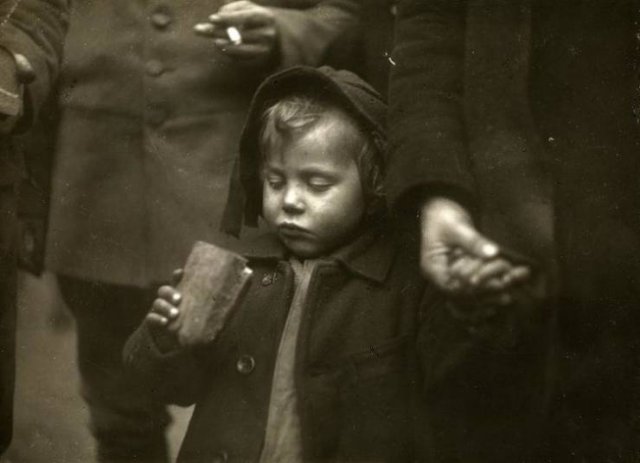 Interesting Historical Moments (16 pics)