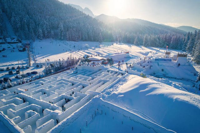 Snowlandia: The World's Largest Snow Labyrinth (11 pics)