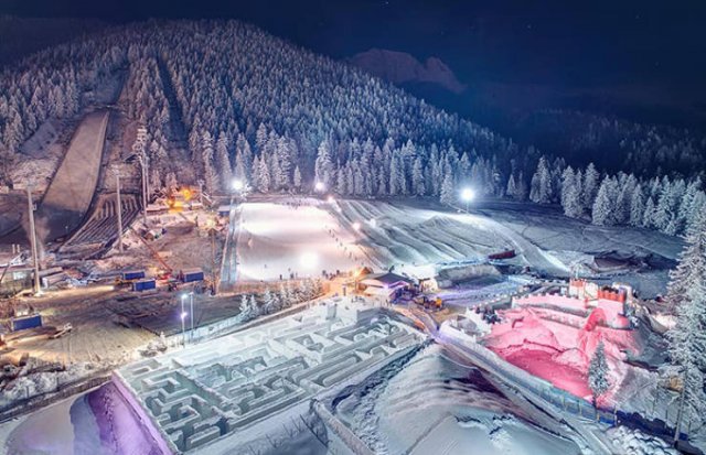 Snowlandia: The World's Largest Snow Labyrinth (11 pics)