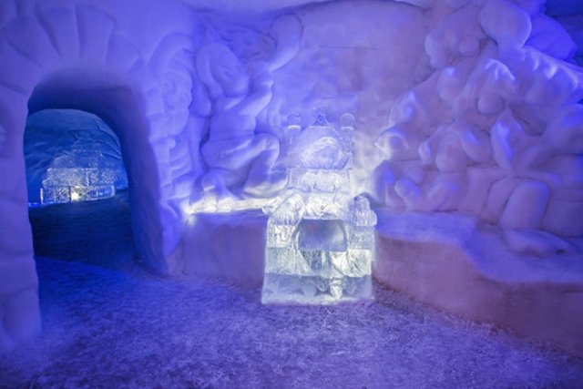 Snowlandia: The World's Largest Snow Labyrinth (11 pics)