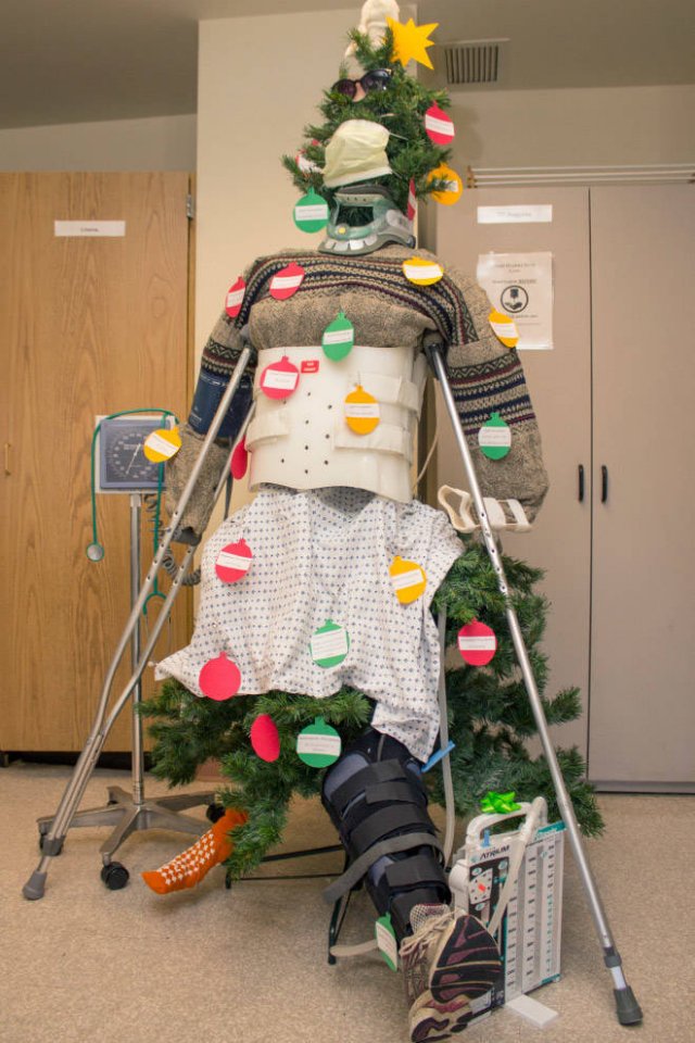 Hospital Christmas Decorations (21 pics)