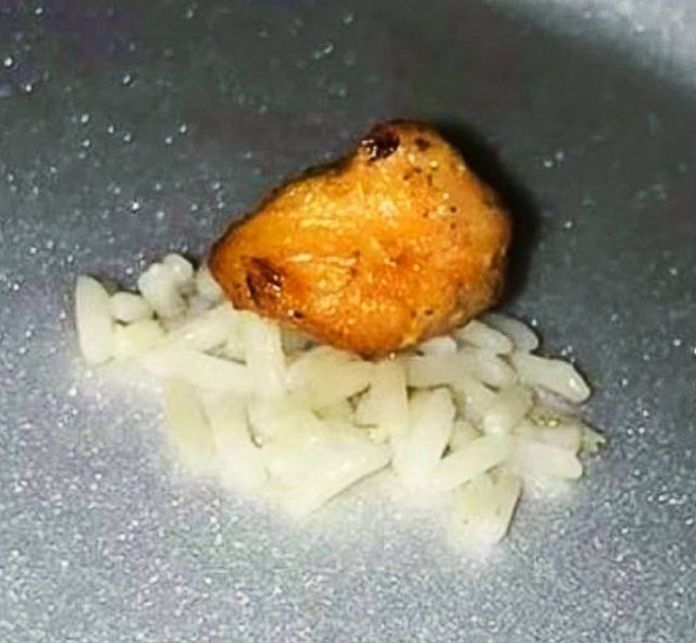 Food Serving Gone Wrong (19 pics)
