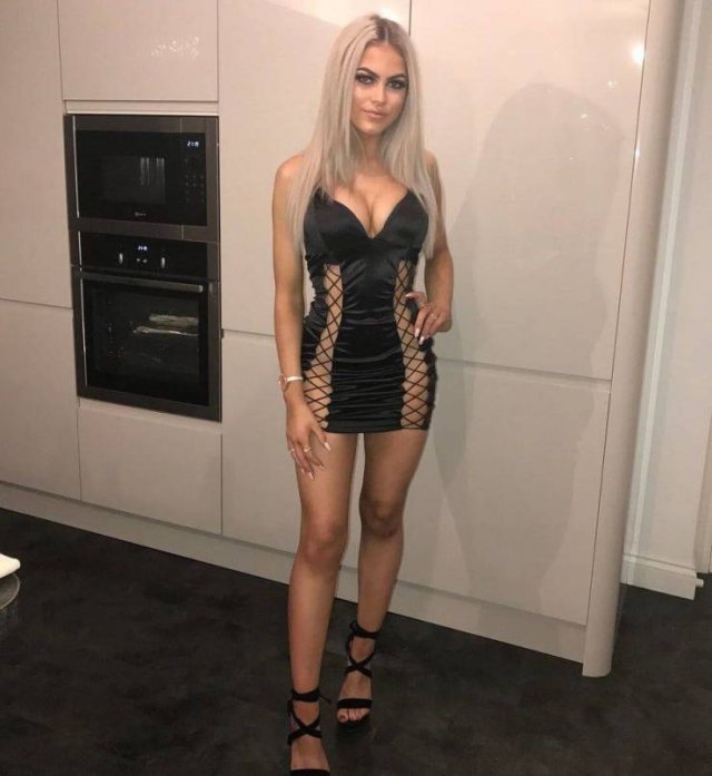 Beauties In Tight Dresses (55 pics)
