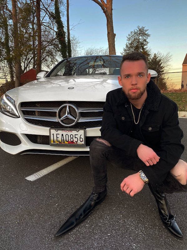Who Cares About Your Mercedes When You Have Shoes Like This (11 pics)