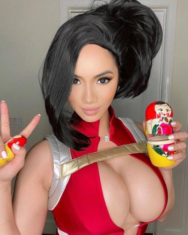 Busty Girls (60 pics)