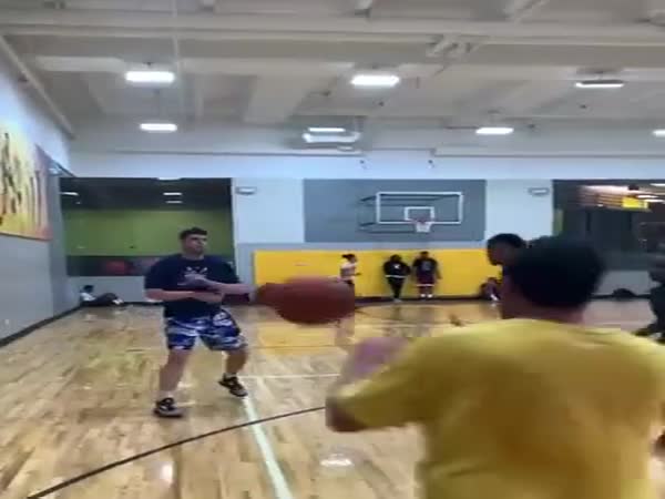 Adam Sandler Knows How To Play Basketball