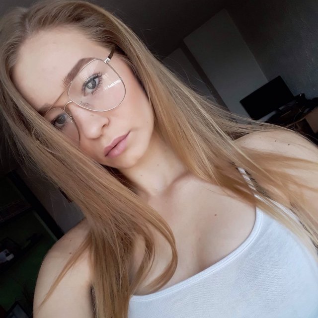 Girls In Glasses (38 pics)