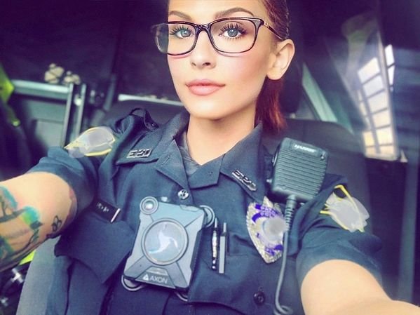 Girls In Glasses (38 pics)