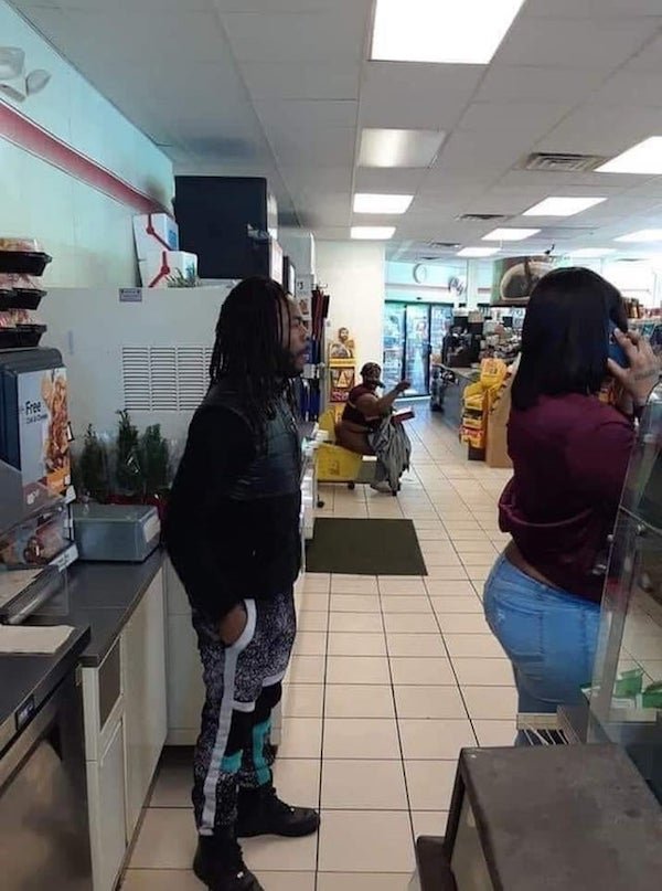 What's Wrong With These People (35 pics)