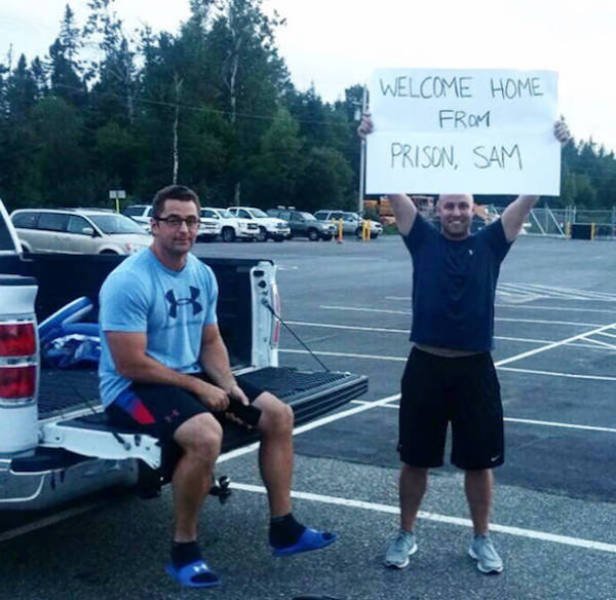 Hilarious Airport Pickup Signs (38 pics)