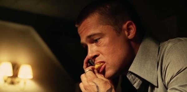 Brad Pitt Eating (23 pics)