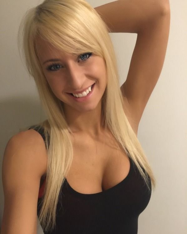 Busty Girls (50 pics)