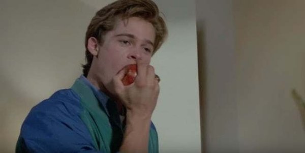 Brad Pitt Eating (23 pics)