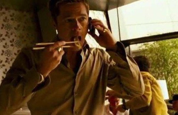 Brad Pitt Eating (23 pics)