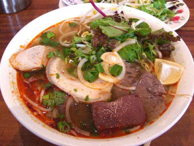 Guide To Delicious Vietnamese Food (18 pics)