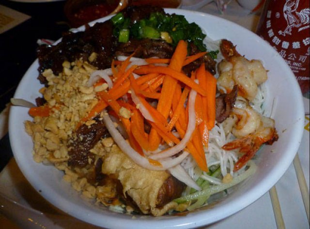 Guide To Delicious Vietnamese Food (18 pics)