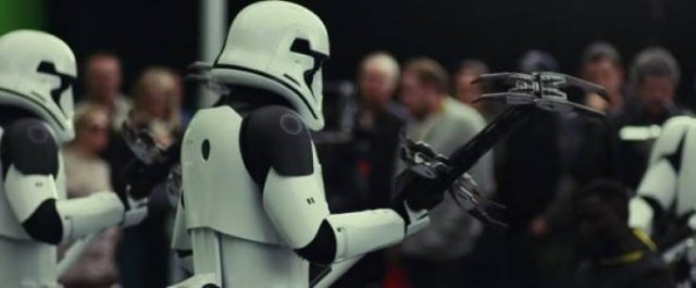 Celebrities Were Cut Out Of Famous Movies (15 pics)