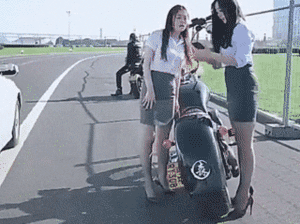 Girls Wearing High Heels (34 pics)