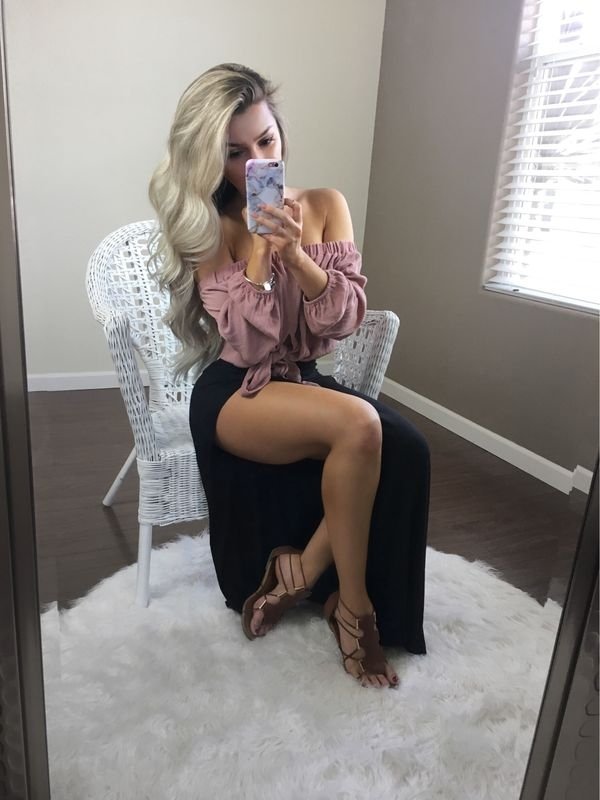 Girls Wearing High Heels (34 pics)