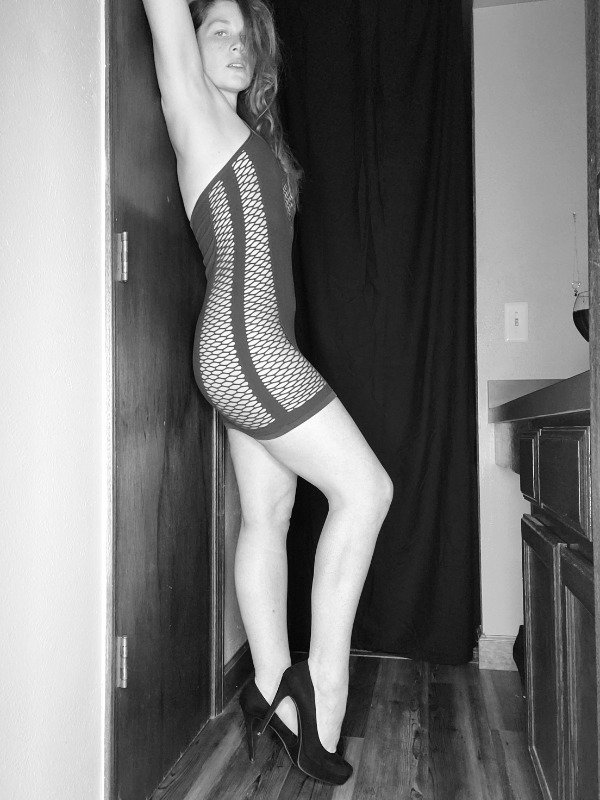 Girls Wearing High Heels (34 pics)