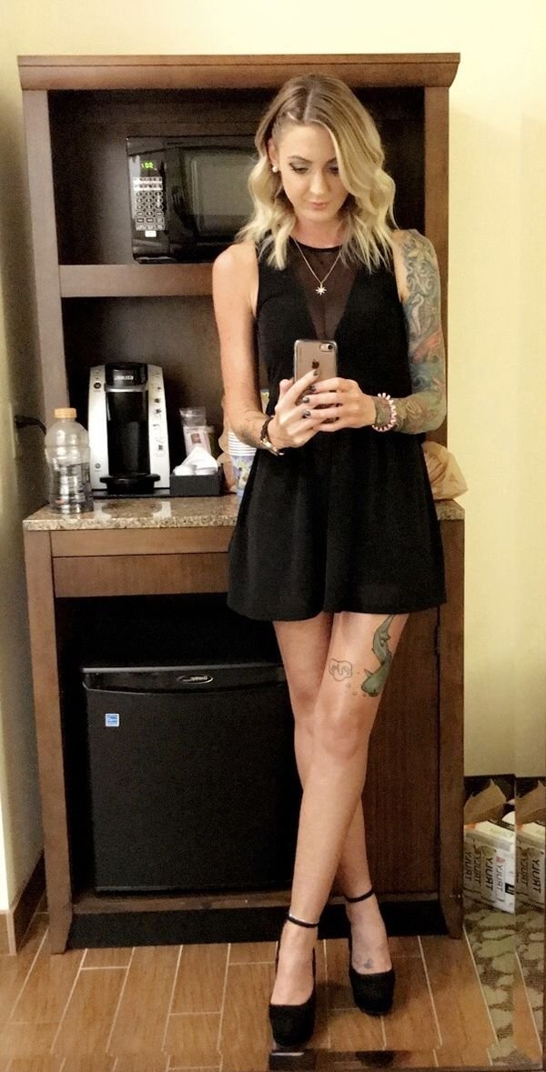 Girls Wearing High Heels (34 pics)