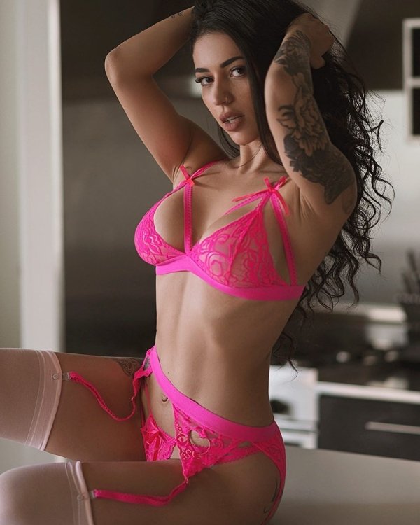 Girls In Lingerie (35 pics)